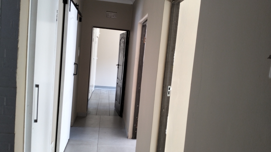 To Let 3 Bedroom Property for Rent in Croydon Gauteng