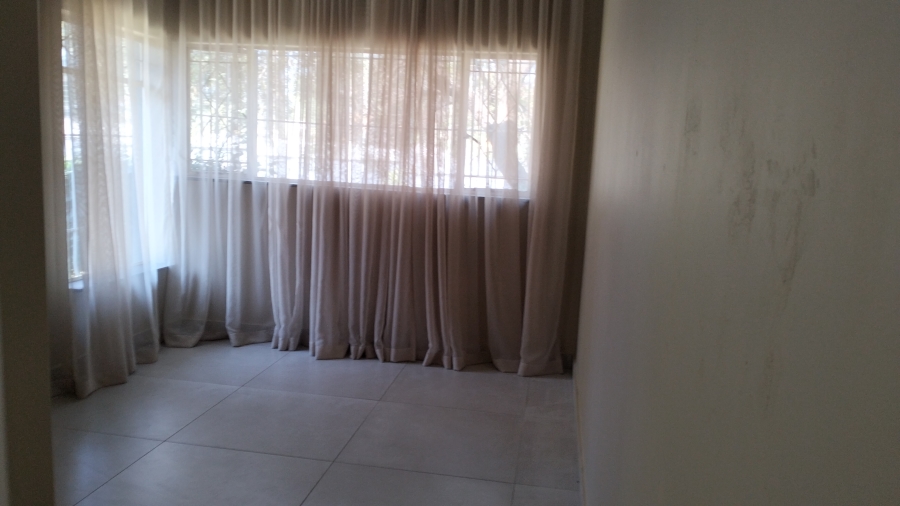 To Let 3 Bedroom Property for Rent in Croydon Gauteng