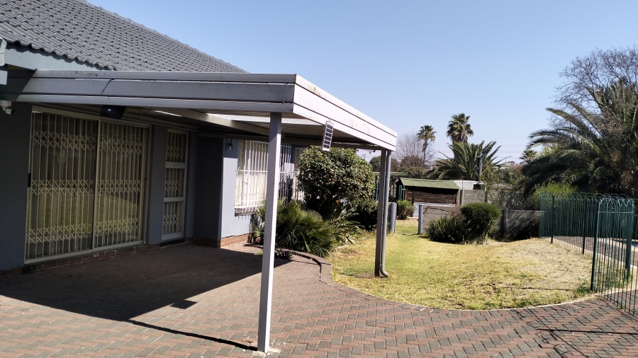 To Let 3 Bedroom Property for Rent in Croydon Gauteng