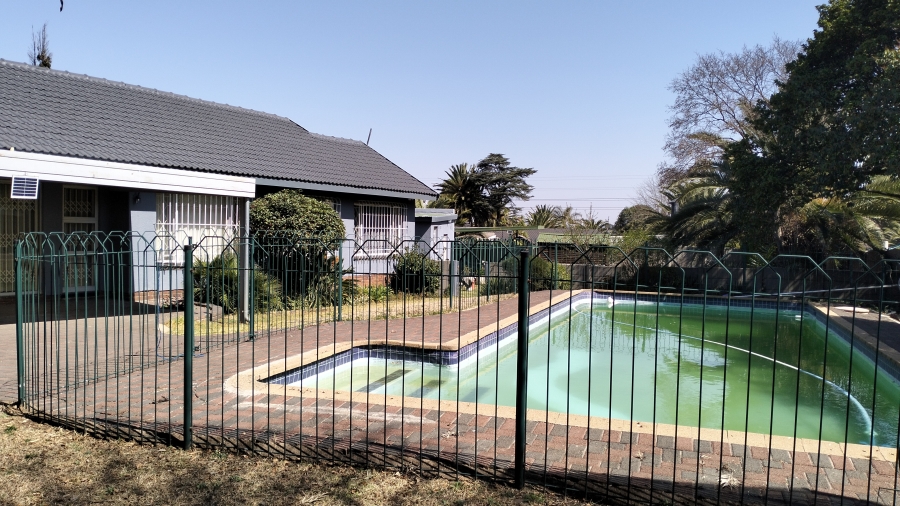To Let 3 Bedroom Property for Rent in Croydon Gauteng