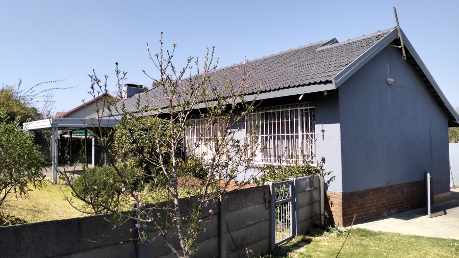 To Let 3 Bedroom Property for Rent in Croydon Gauteng