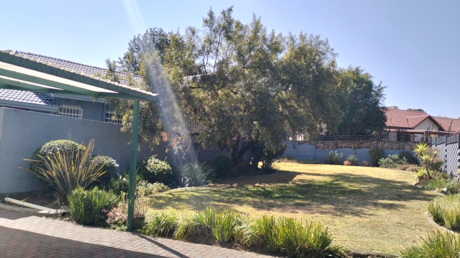 To Let 3 Bedroom Property for Rent in Croydon Gauteng