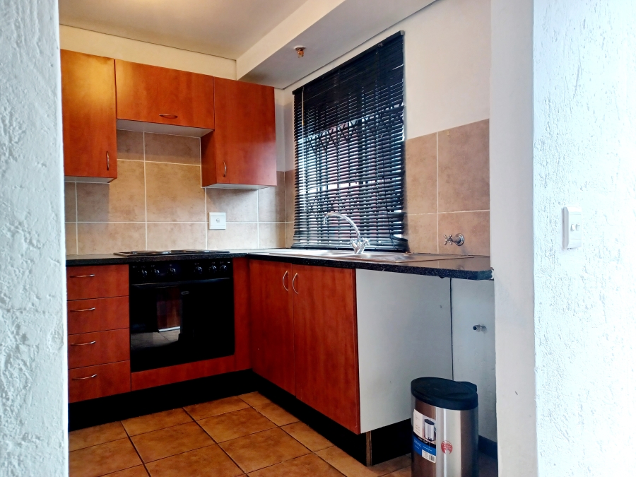 To Let 1 Bedroom Property for Rent in Darrenwood Gauteng