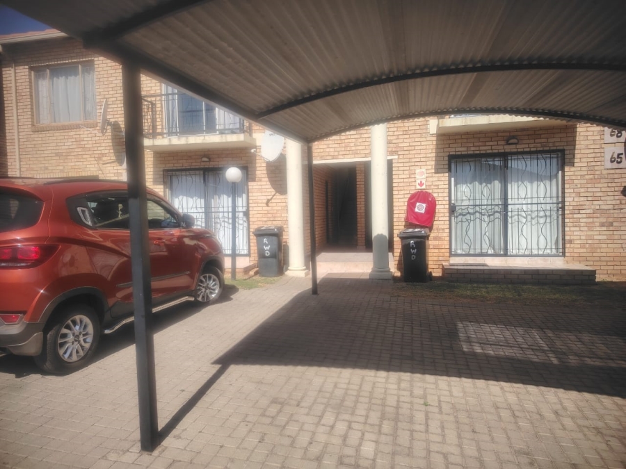 2 Bedroom Property for Sale in Greenhills Gauteng
