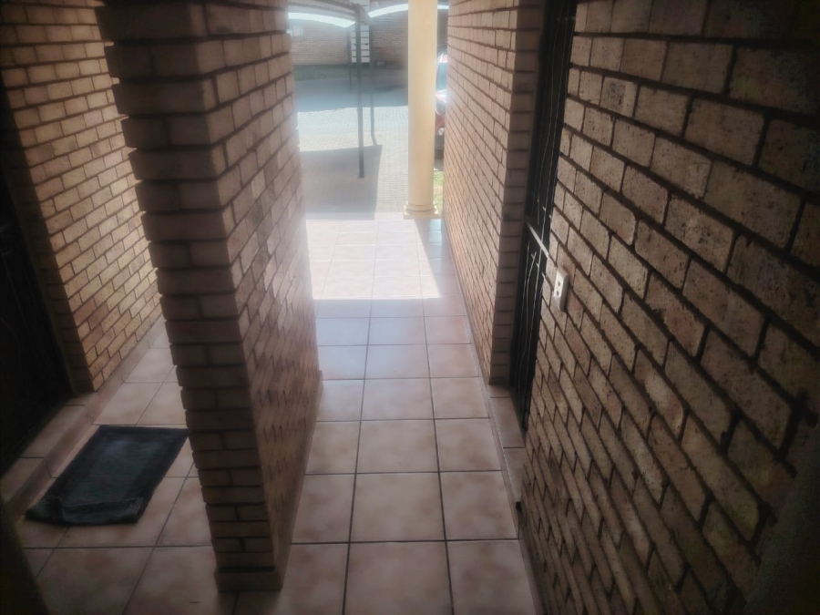 2 Bedroom Property for Sale in Greenhills Gauteng