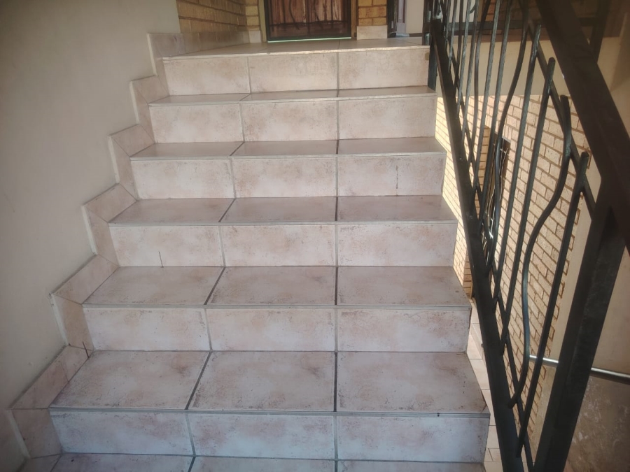 2 Bedroom Property for Sale in Greenhills Gauteng