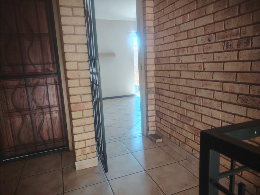 2 Bedroom Property for Sale in Greenhills Gauteng