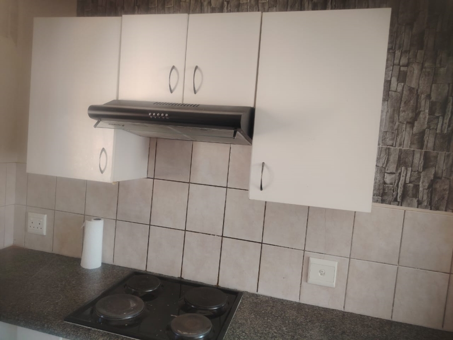 2 Bedroom Property for Sale in Greenhills Gauteng