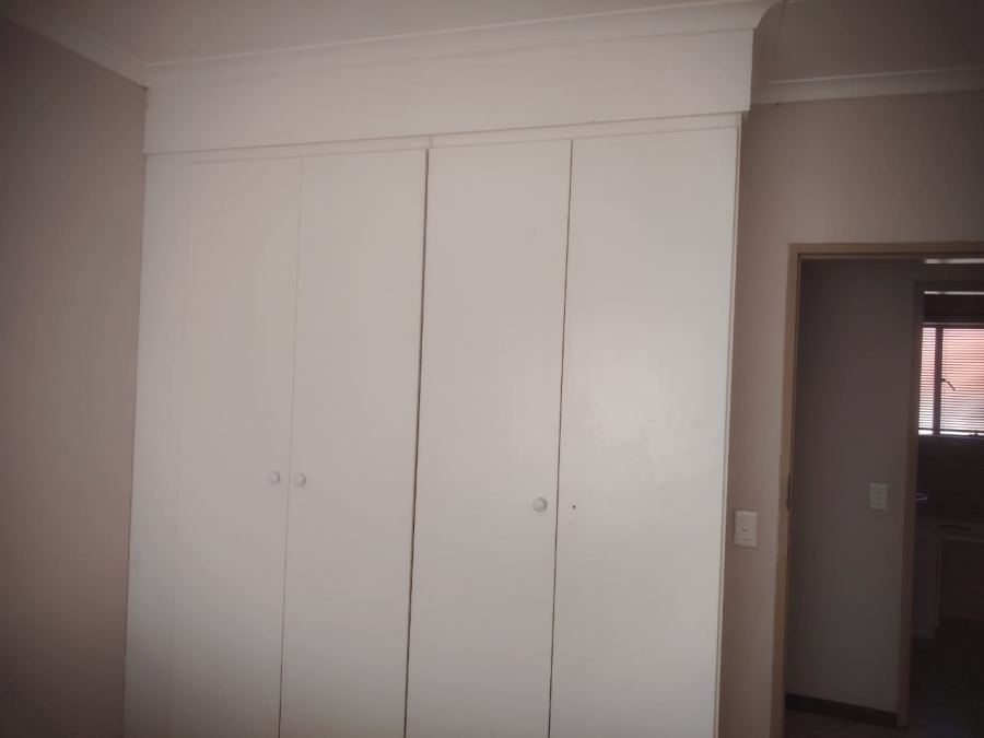 2 Bedroom Property for Sale in Greenhills Gauteng