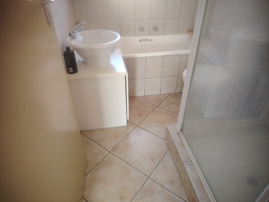 2 Bedroom Property for Sale in Greenhills Gauteng