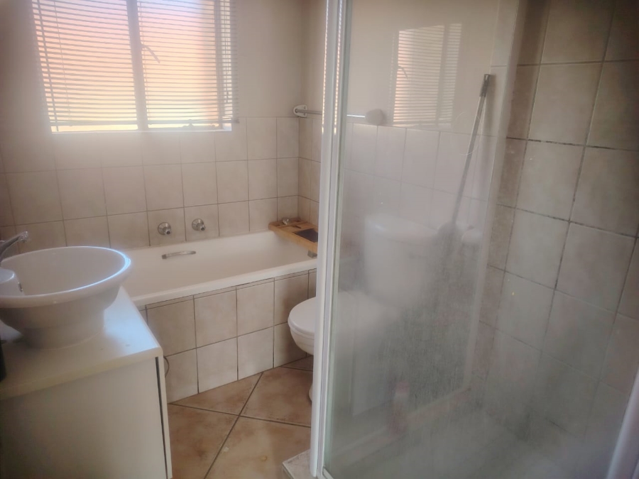 2 Bedroom Property for Sale in Greenhills Gauteng