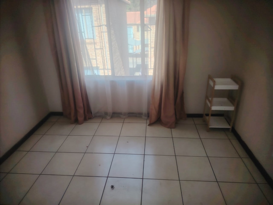 2 Bedroom Property for Sale in Greenhills Gauteng