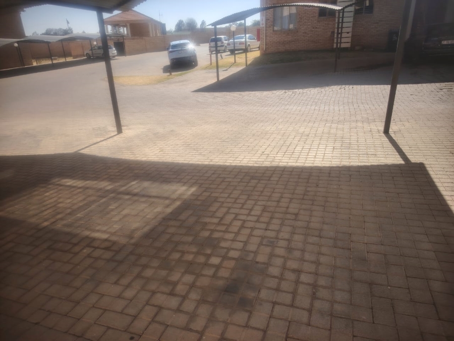 2 Bedroom Property for Sale in Greenhills Gauteng