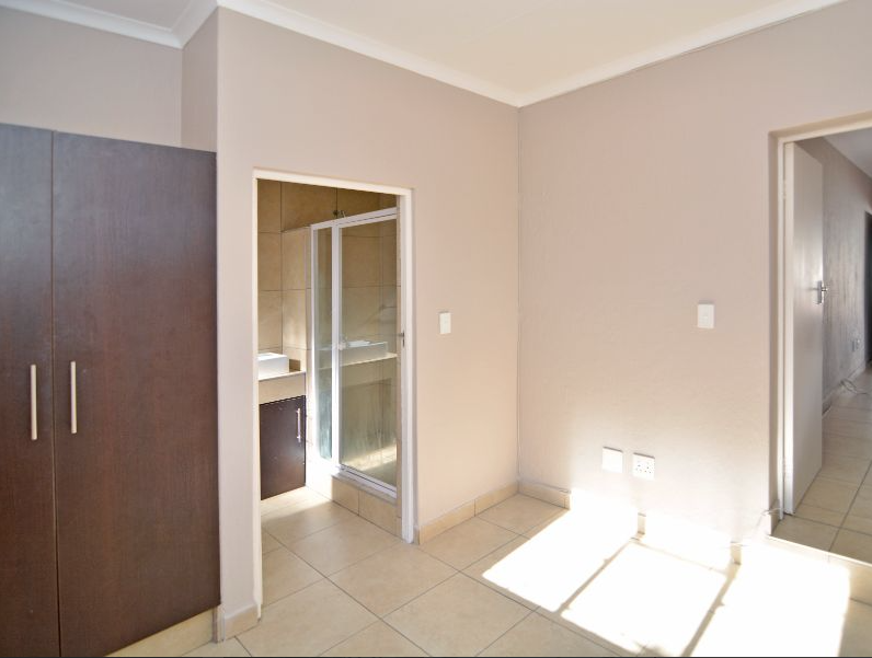1 Bedroom Property for Sale in Bramley Park Gauteng