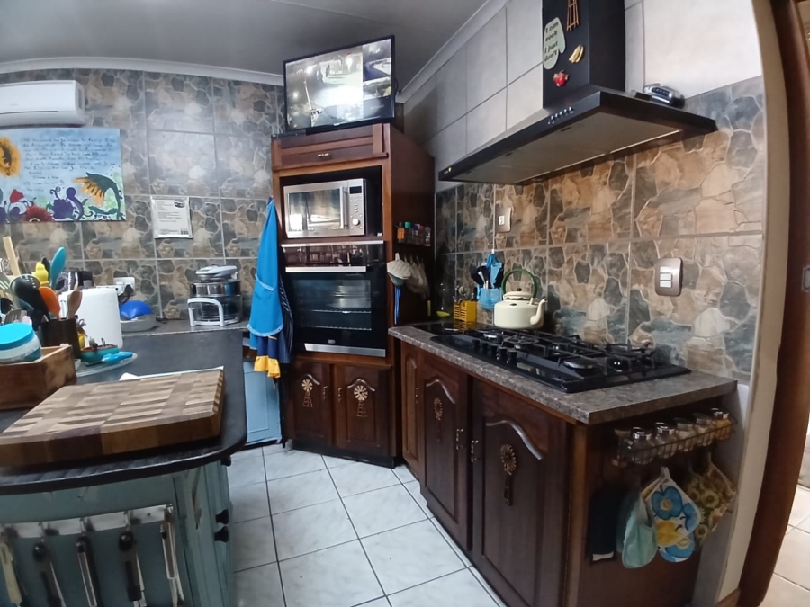 3 Bedroom Property for Sale in Helikonpark Gauteng
