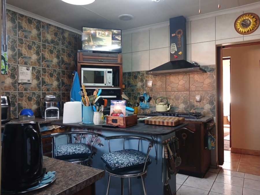 3 Bedroom Property for Sale in Helikonpark Gauteng
