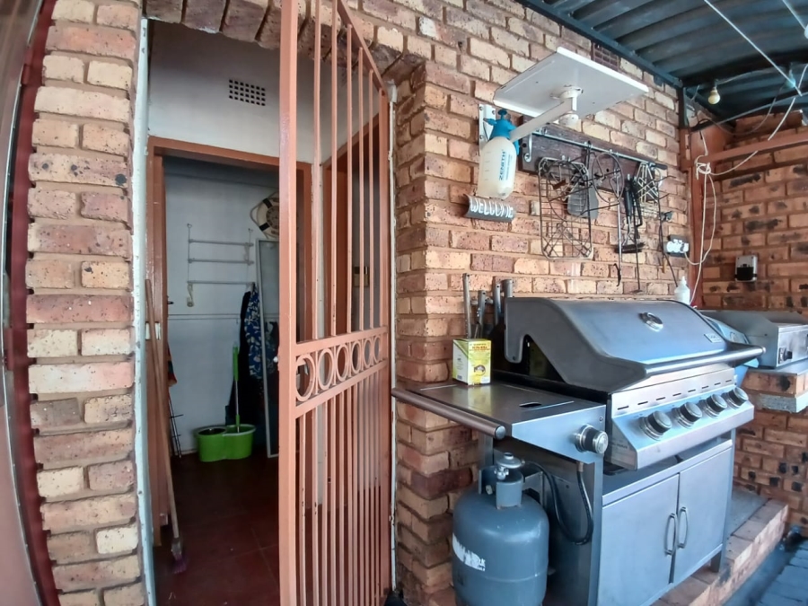 3 Bedroom Property for Sale in Helikonpark Gauteng