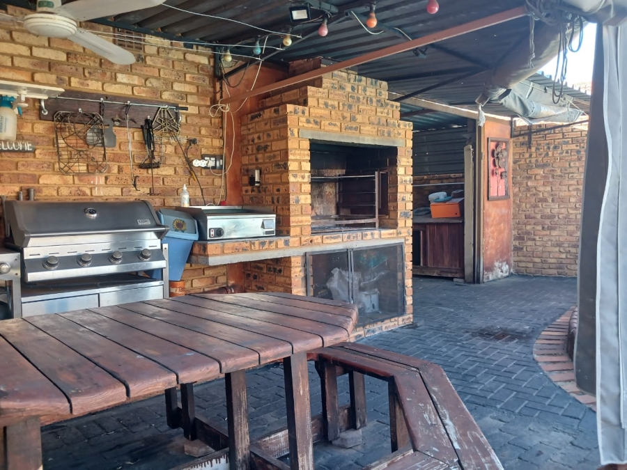 3 Bedroom Property for Sale in Helikonpark Gauteng