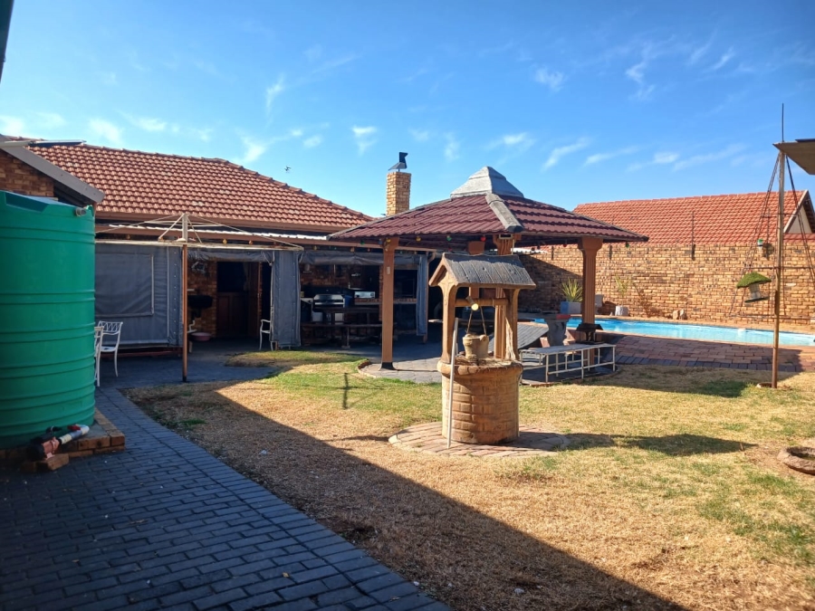 3 Bedroom Property for Sale in Helikonpark Gauteng