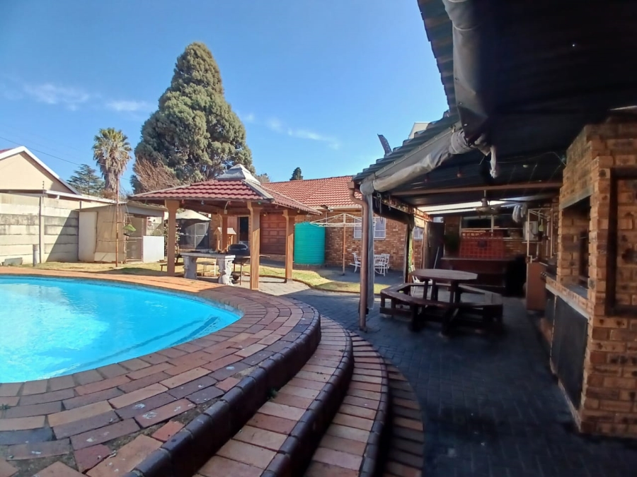 3 Bedroom Property for Sale in Helikonpark Gauteng