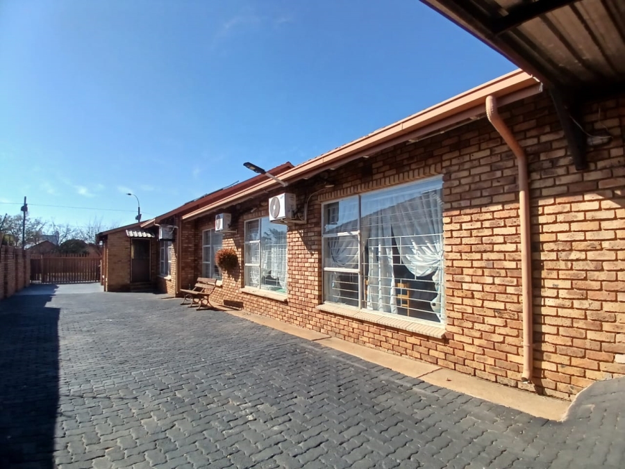 3 Bedroom Property for Sale in Helikonpark Gauteng