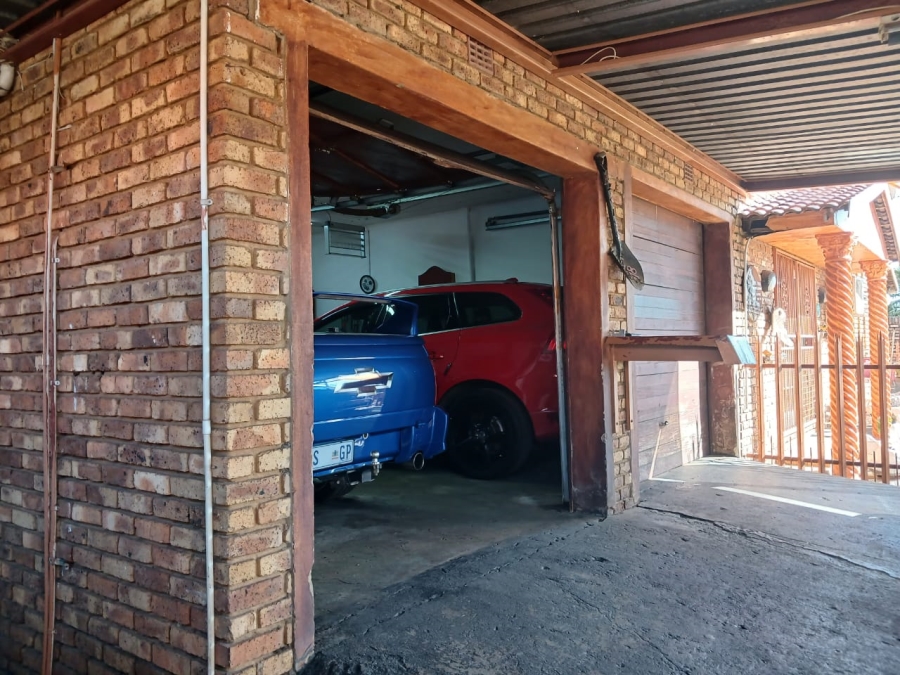 3 Bedroom Property for Sale in Helikonpark Gauteng