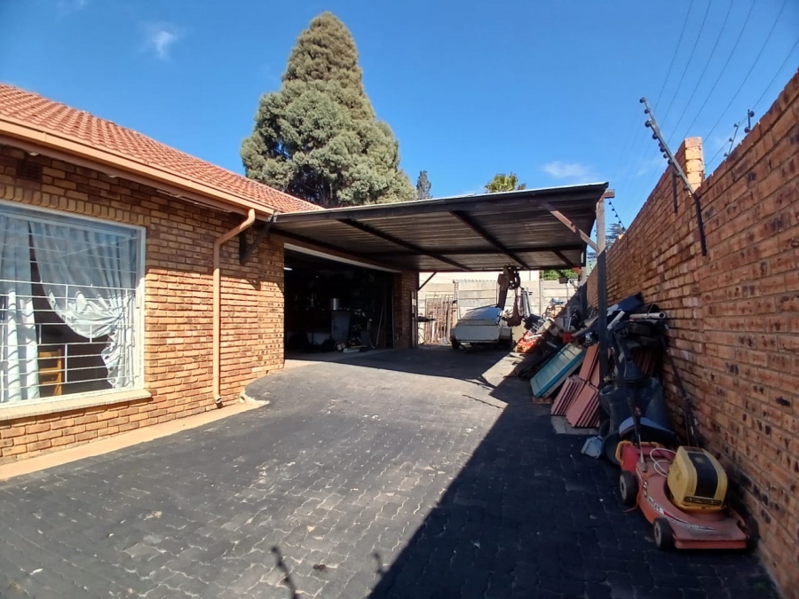 3 Bedroom Property for Sale in Helikonpark Gauteng