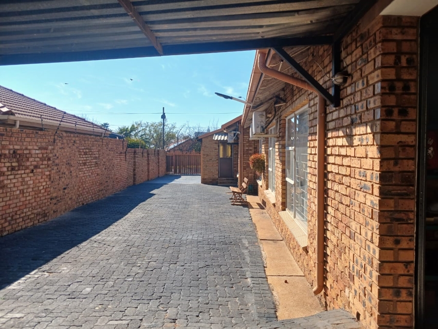 3 Bedroom Property for Sale in Helikonpark Gauteng