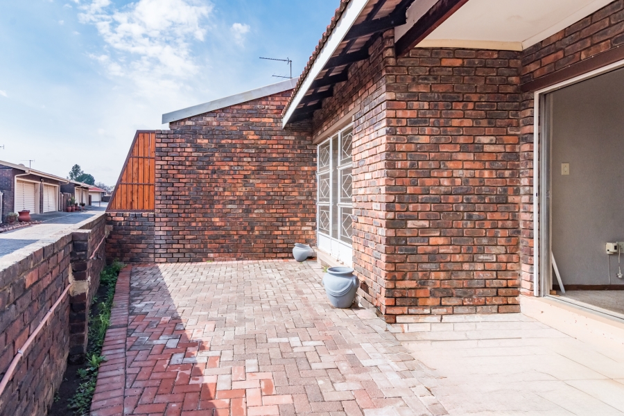 2 Bedroom Property for Sale in Three Rivers Gauteng