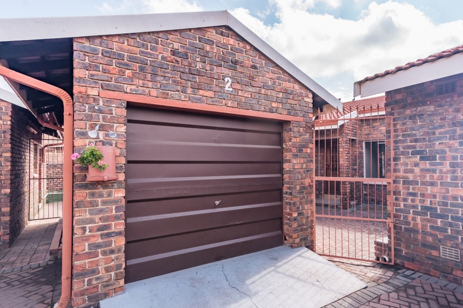 2 Bedroom Property for Sale in Three Rivers Gauteng
