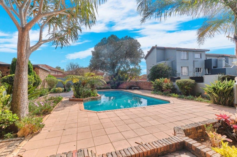 2 Bedroom Property for Sale in North Riding Gauteng