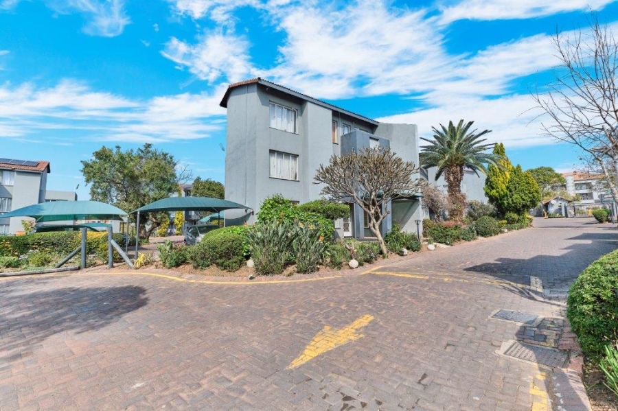 2 Bedroom Property for Sale in North Riding Gauteng