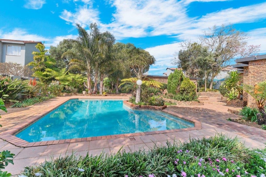 2 Bedroom Property for Sale in North Riding Gauteng