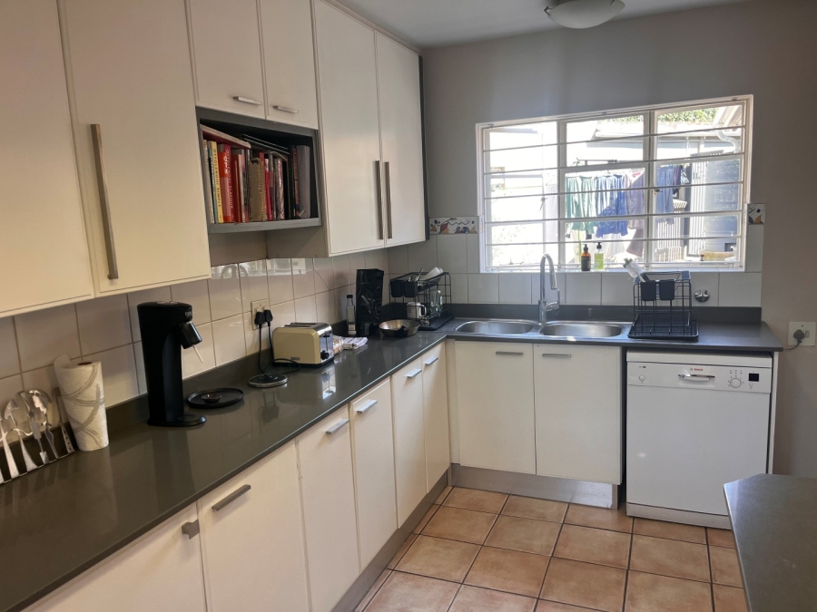 4 Bedroom Property for Sale in Abbotsford Gauteng