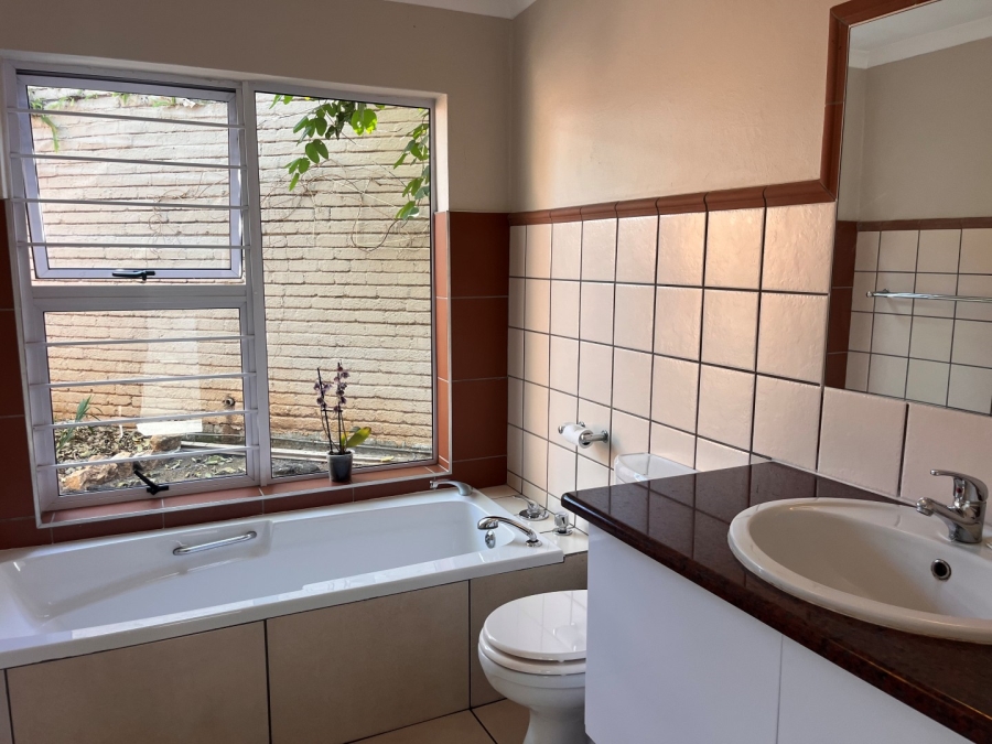 4 Bedroom Property for Sale in Abbotsford Gauteng