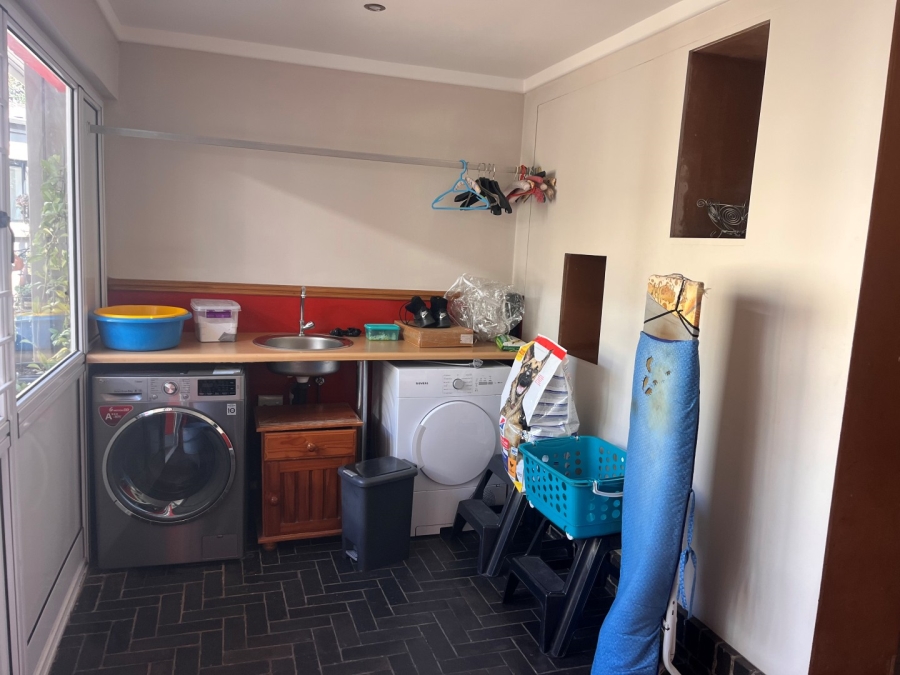 4 Bedroom Property for Sale in Abbotsford Gauteng