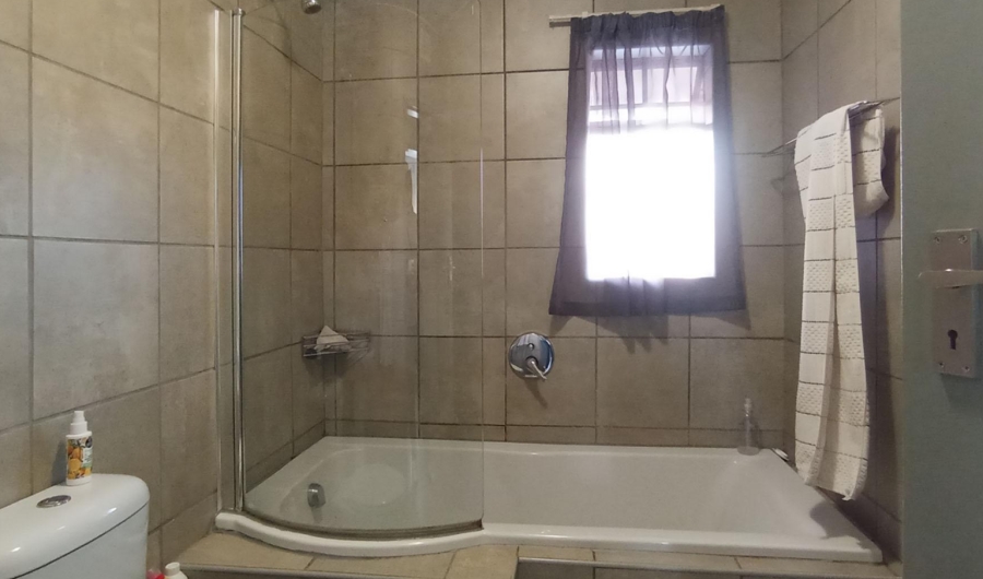 2 Bedroom Property for Sale in Montana Tuine Gauteng