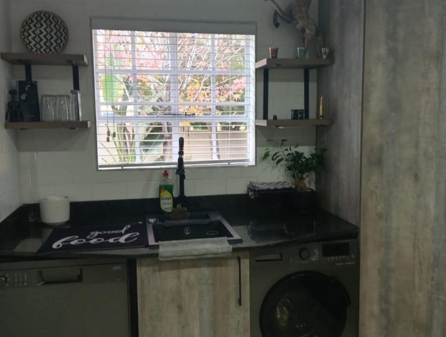 2 Bedroom Property for Sale in Erasmuskloof Gauteng