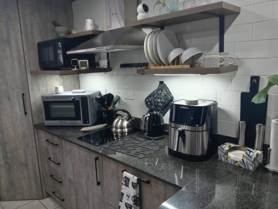 2 Bedroom Property for Sale in Erasmuskloof Gauteng