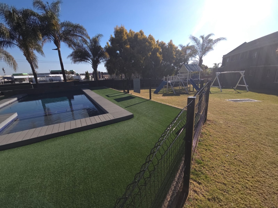 2 Bedroom Property for Sale in Erasmuskloof Gauteng