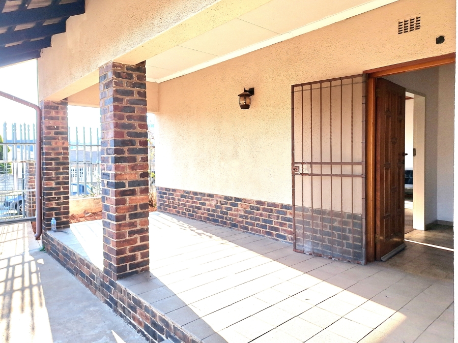 To Let 4 Bedroom Property for Rent in Sophiatown Gauteng