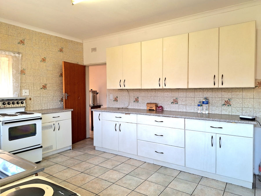 To Let 4 Bedroom Property for Rent in Sophiatown Gauteng