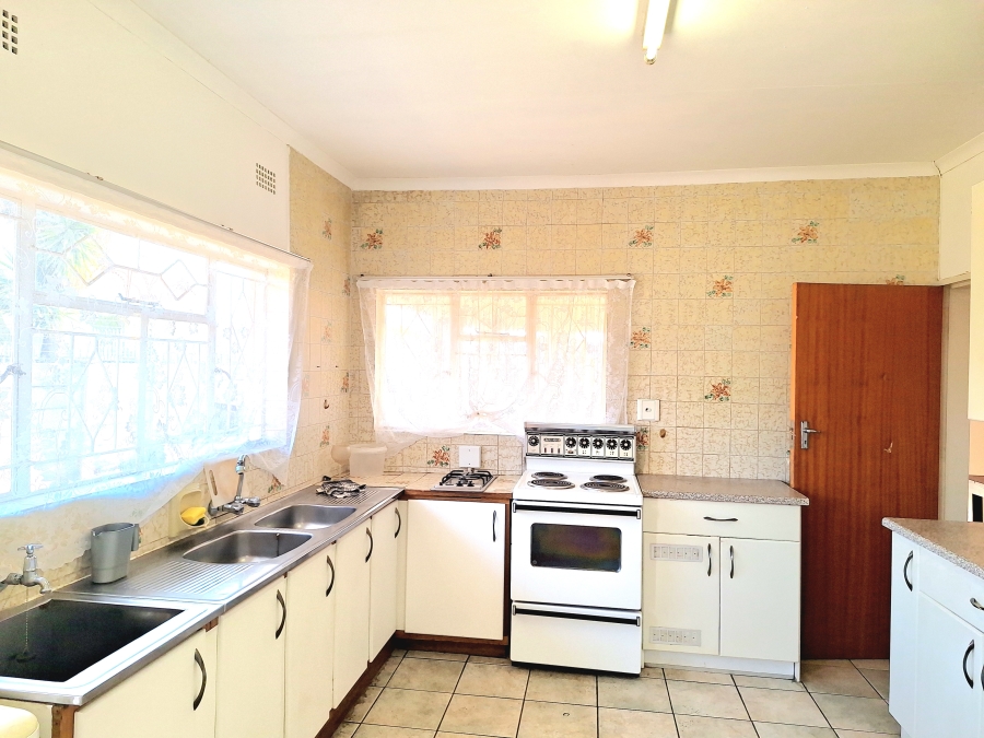 To Let 4 Bedroom Property for Rent in Sophiatown Gauteng