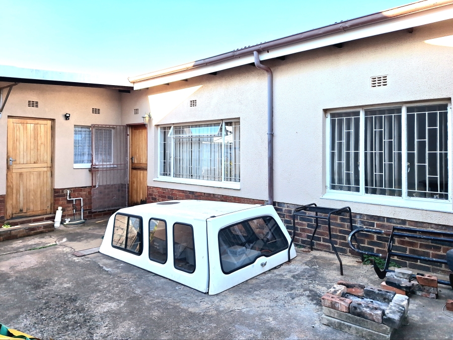 To Let 4 Bedroom Property for Rent in Sophiatown Gauteng