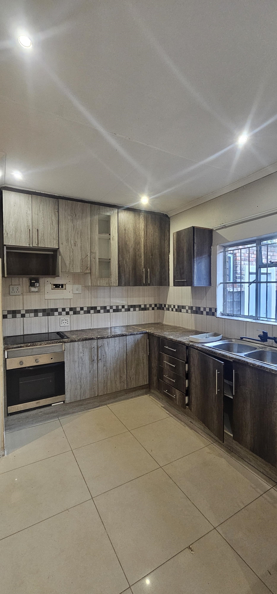 To Let 2 Bedroom Property for Rent in Erasmia Gauteng
