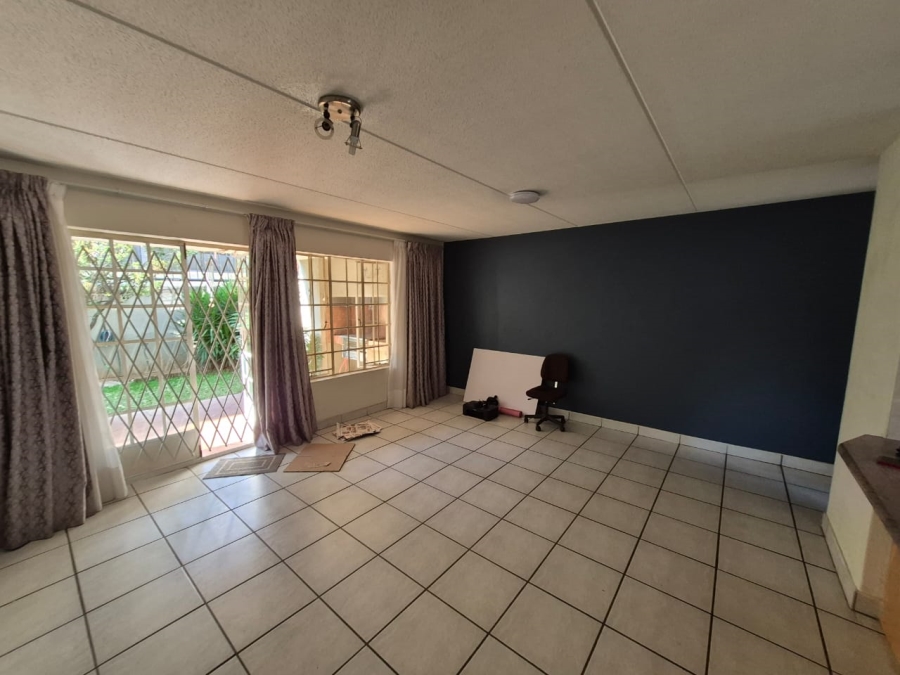 To Let 2 Bedroom Property for Rent in Faerie Glen Gauteng
