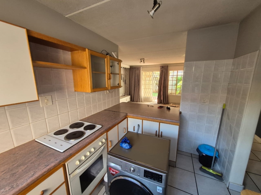 To Let 2 Bedroom Property for Rent in Faerie Glen Gauteng