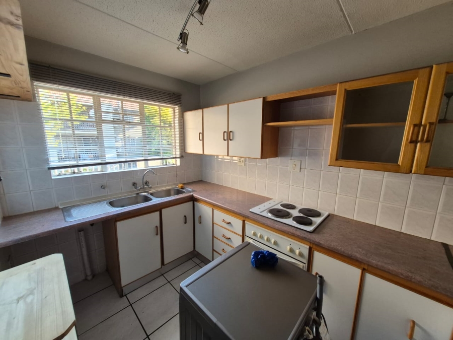 To Let 2 Bedroom Property for Rent in Faerie Glen Gauteng