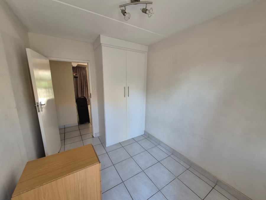 To Let 2 Bedroom Property for Rent in Faerie Glen Gauteng