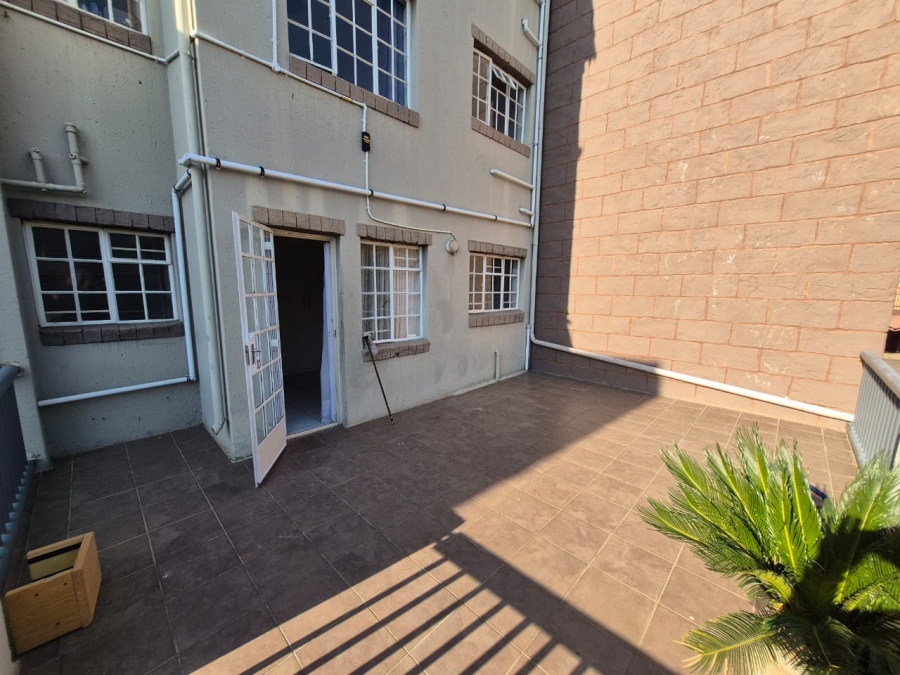 To Let 2 Bedroom Property for Rent in Faerie Glen Gauteng